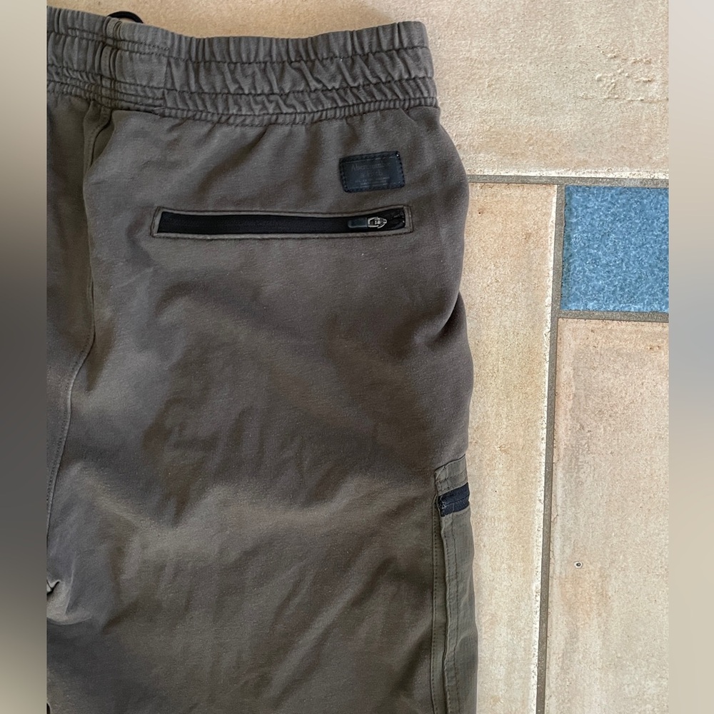 Abercrombie & Fitch Men’s Olive Green Sweatpants with Coral Trim Size: M - Picture 4 of 5